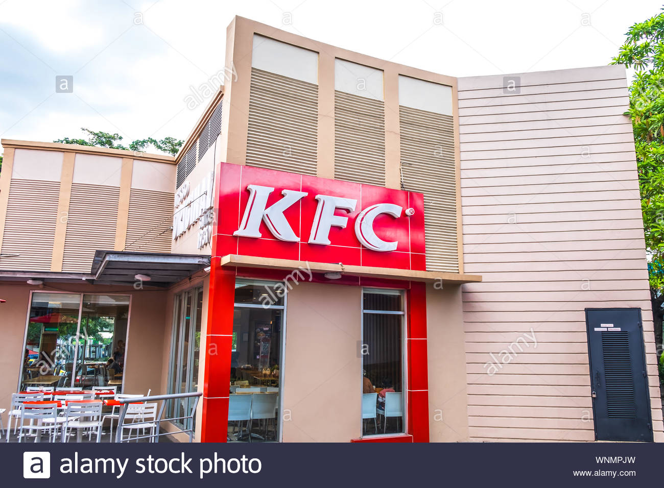 Download Proposal mengenai Franchise KFC Sekarang!